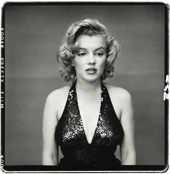 VeryOldPics's tweet image. A rare picture of Marilyn Monroe without her signature smile.1957