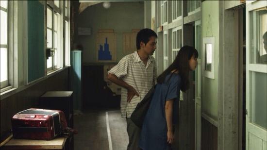 zooyeon's tweet image. 한여름의 판타지아. 비포 시리즈를 운운하는 카피가 언짢아서; 안보려다 이동진 기자의 리뷰를 보고 아트나인에서 간신히 관람. 잔잔한 가운데 울컥하는 순간들과 피식하고 웃게되는 사랑스러운 장면들로 가득한 영화였다.