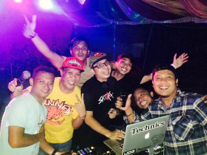 dwijunot's tweet photo. Bongomeme with dj squad FM8 http://t.co/ZnBzYHVGQI