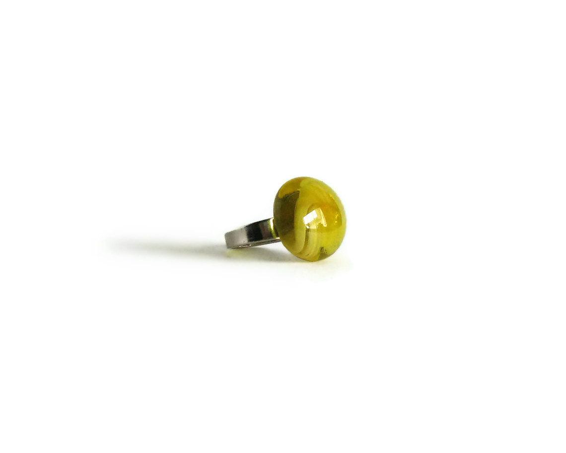 marianaypaula's tweet image. Solitaire Ring - Yellow Marbled Gem etsy.me/1DhCy2y #stained glass #BoldRing