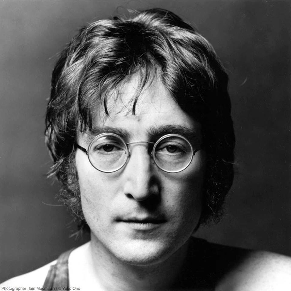 TheBeatlesDay's tweet photo. John Lennon - 9 Octobre 1940 - 8 Décembre 1980 http://t.co/MdNdrITH6t