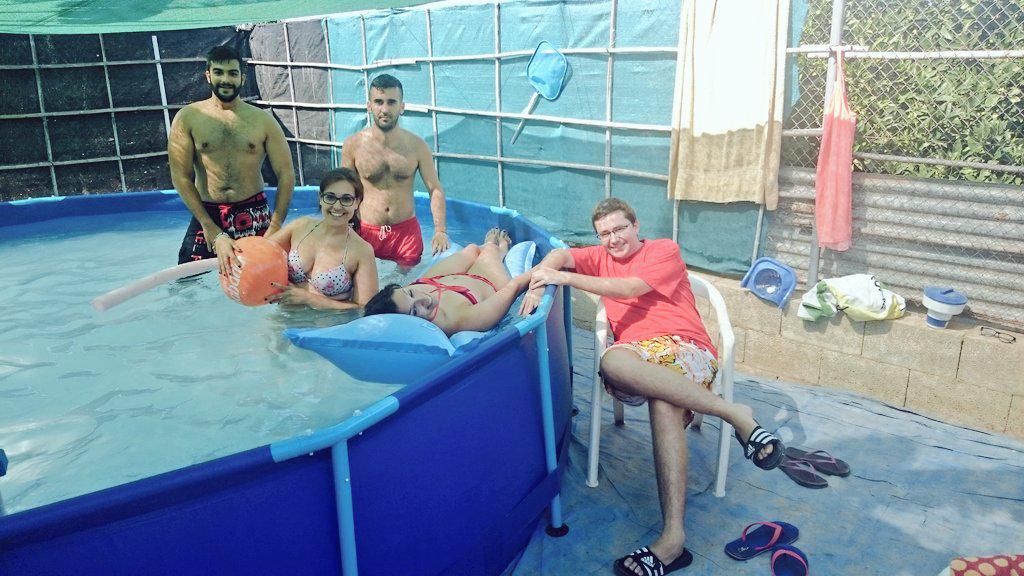 Myreeth's tweet photo. Pool time!!! @3MariaRosa @VicentHerrero @mclarreyes @ValeMartSans #Carles #Jorge http://t.co/yPSqqa7xBT