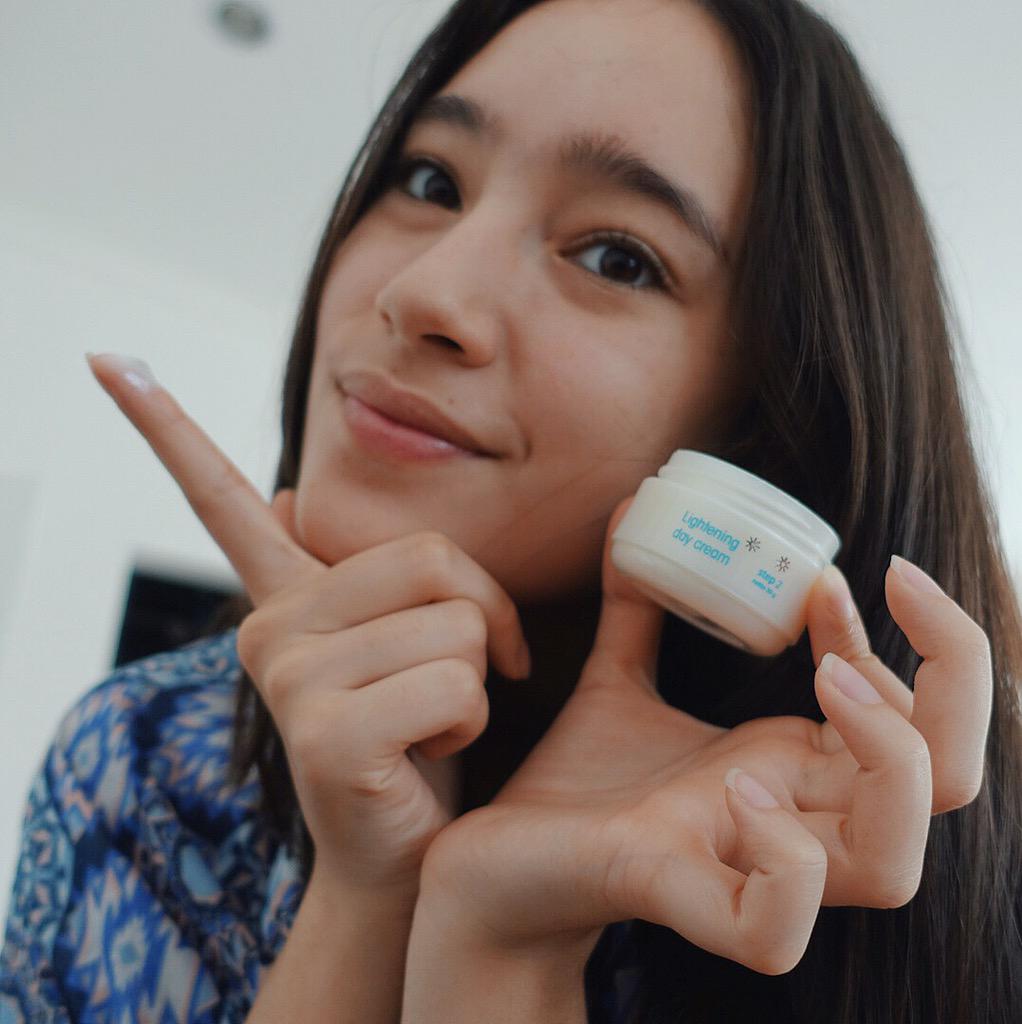 Starting out the day with <a href="/wardahbeauty/">Wardah Beauty Official</a>'s Step 2 Lightening Day Cream. Have a lovely Sunday ❤️