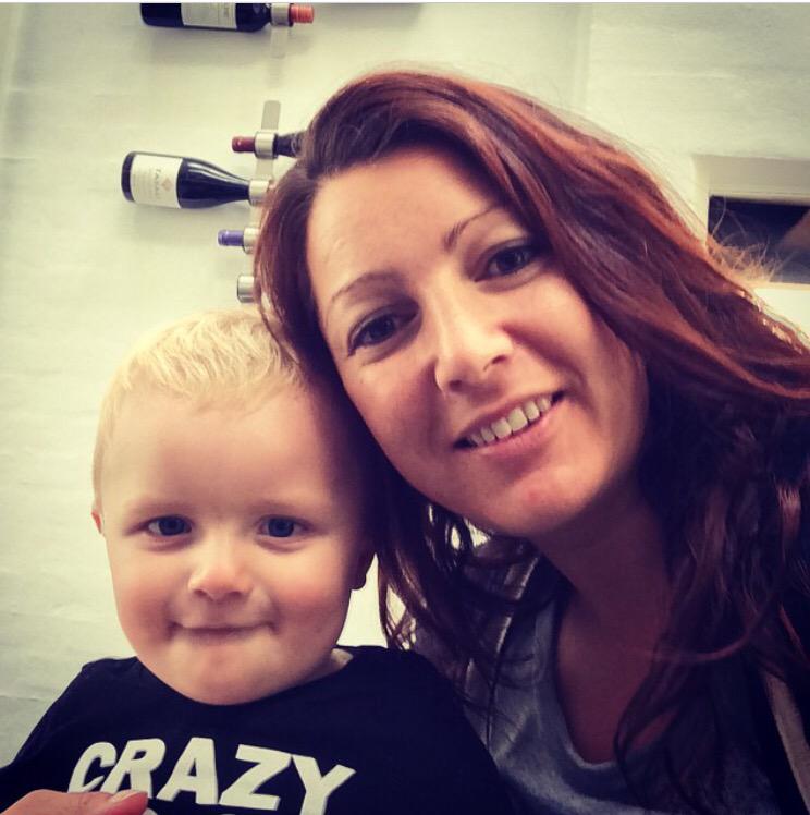 Hansi_Andersen's tweet image. A year ago I married my best friend &amp;amp; mother of my child, no words can describe my ❤️ 4 this person @pokerhonthas 😘😘😘