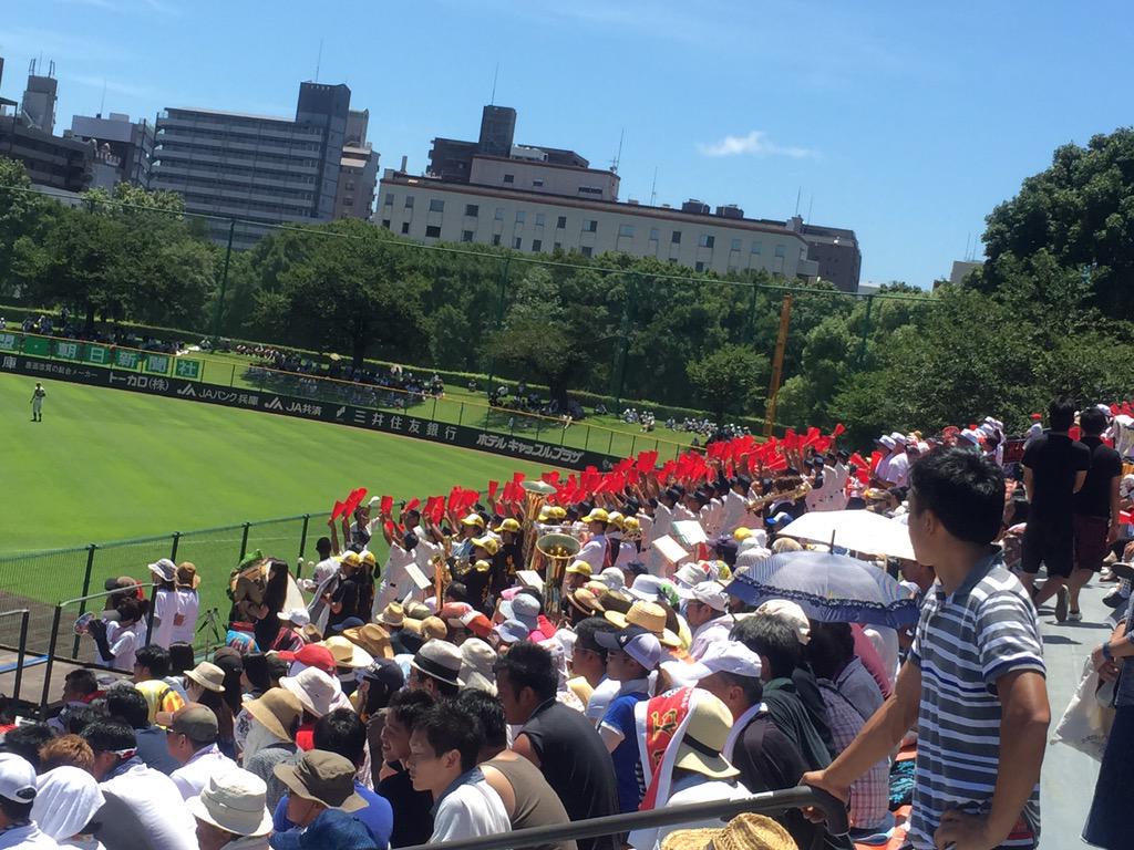 昼前には 明石トーカロ球場で 夏の高校野球予選ベスト8進出の明石商業の応援 明商は母の母校 一回生 応援にも力が入る 約100人の野球部員も観客席で大声援 強豪報徳を4対1で破る 甲子園へあと2勝 暑さ乗り越えガンバレ 西村 やすとし Scoopnest 昼前には 明石トーカロ球場で 夏の高校野球予選ベスト8進出の明石商業の応援 明商は母の母校 一回生 応援にも力が入る 約100人の野球部員も観客席で大声援 強豪報徳を4対1で破る 甲子園へあと2勝 暑さ乗り越えガンバレ 西村 やすとし Scoopnest