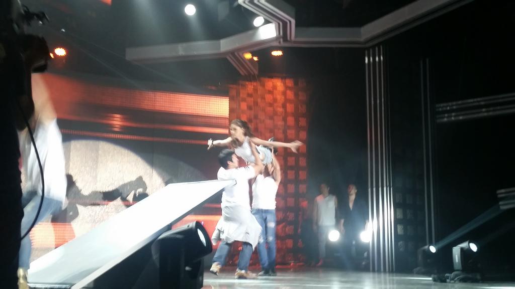 Push_Alerts's tweet photo. Ang buwis buhay ng performance ni Kim at Shaina together with the boys dito! #ASAPStarMagicDay http://t.co/cFXlOkx6dr