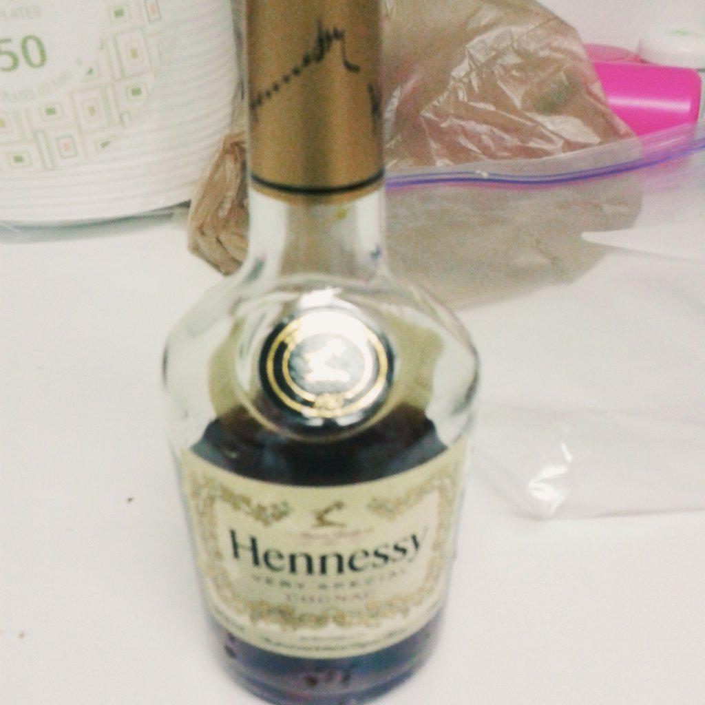 NOsugarCoatinq's tweet photo. #sundayfunday  1:22 am http://t.co/h99MTR6l1A
