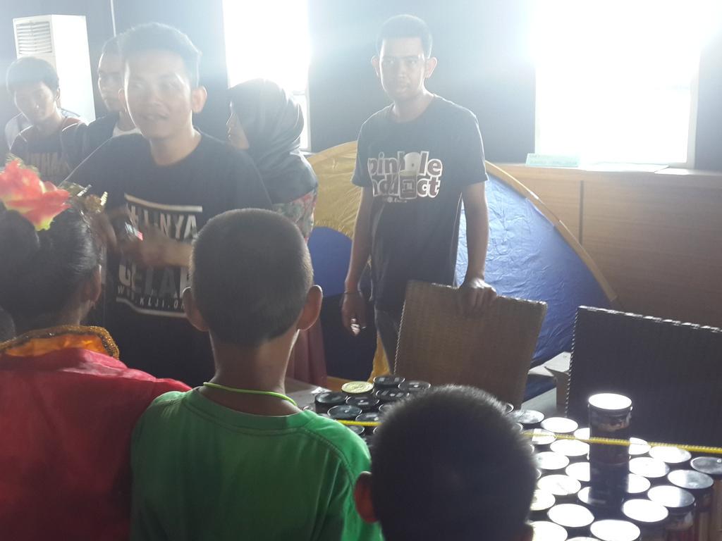 Sudut belajar Kamera Lubang Jarum dari kakak" <a href="/pinholeMKS/">KLJI Makassar</a> di #FestivalAnakMakassar <a href="/MalRatuIndah/">Mal Ratu Indah</a> <a href="/SupirPete2/">Supet</a>