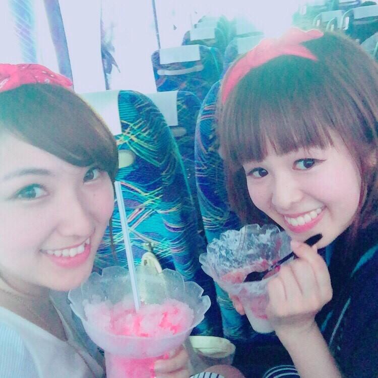 miffy_doee's tweet photo. 新舞子でのイベントでした(*^O^*)
暑さも忘れるくらい盛り上がった💓
とくねえ、あみ、めめ、私が偶然バンダナでびっくり✨
イベント後は海入って、かき氷食べて、ぐるめいど隊さんと豊橋ポーズ(゚ー゚*)
#DOEE #DOEE2014 http://t.co/Vjbf6FVhBv