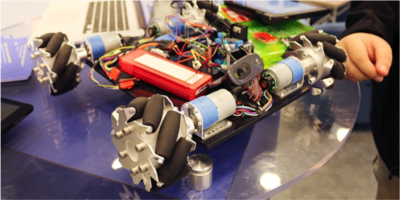 IntelIndia's tweet photo. This #IntelEdison-powered smart rover was built by a team of Intel interns. #IoT #KnowIntelBetter http://t.co/sNcRgCHHTC