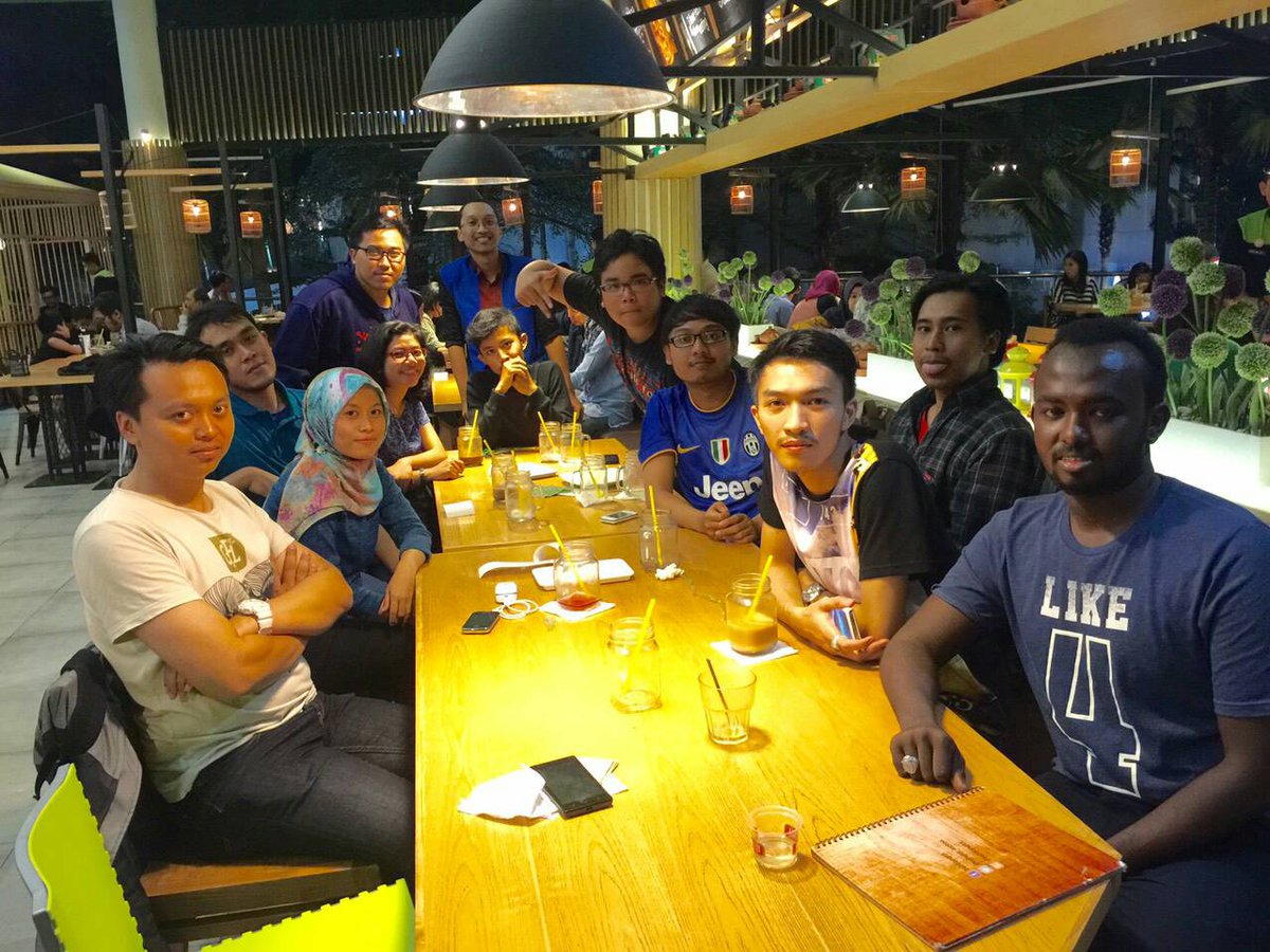 GREAT saturday night of us. meeting new friends, sharing knowledge and experiences. #bdgenglishclub