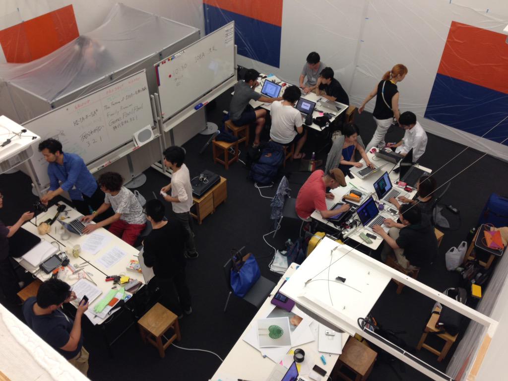 bcl_io's tweet photo. 21 min still to go for the #hmDNA presentation at #21c. Everyone still super-relaxed: http://t.co/GucKccvAAX