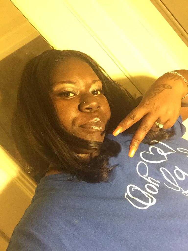 ThatBitch1983's tweet photo. http://t.co/IY7RHzYhoE lol http://t.co/RPlBQ8Ksv3