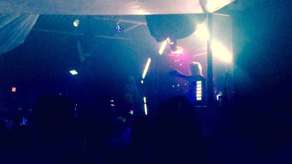 aconsciouswill's tweet photo. @SummMay07 going HAM with dancing for @IMstoags at @GlowRage 💃🏼🔊👍🏻 @SkinnyBMusic #GlowRageNash #BTheScene http://t.co/Q0QesfAK5r