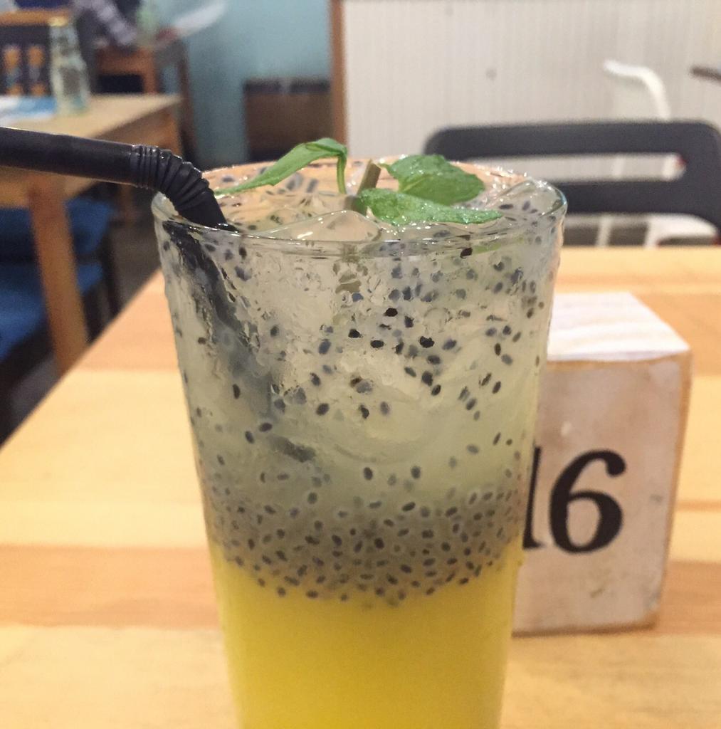 ErahSoo's tweet image. Guys, dah try belum guys makan dekat @foodsbury Cafe? Kalau belum, jemput lah singgah dekat seksyen 9, Shah Alam.