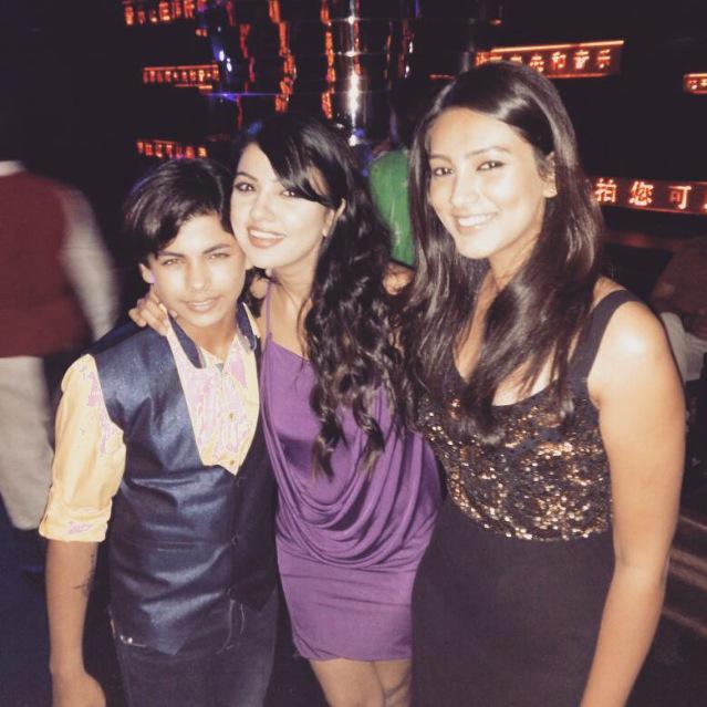 siddkajol_off's tweet photo. 100 episodes party of CAS #insideParty #OurGoldenBoy @siddnigam_off @PallaviSubhash #AbhishekNigam with lovely mommy😘 http://t.co/fObpgsqED0