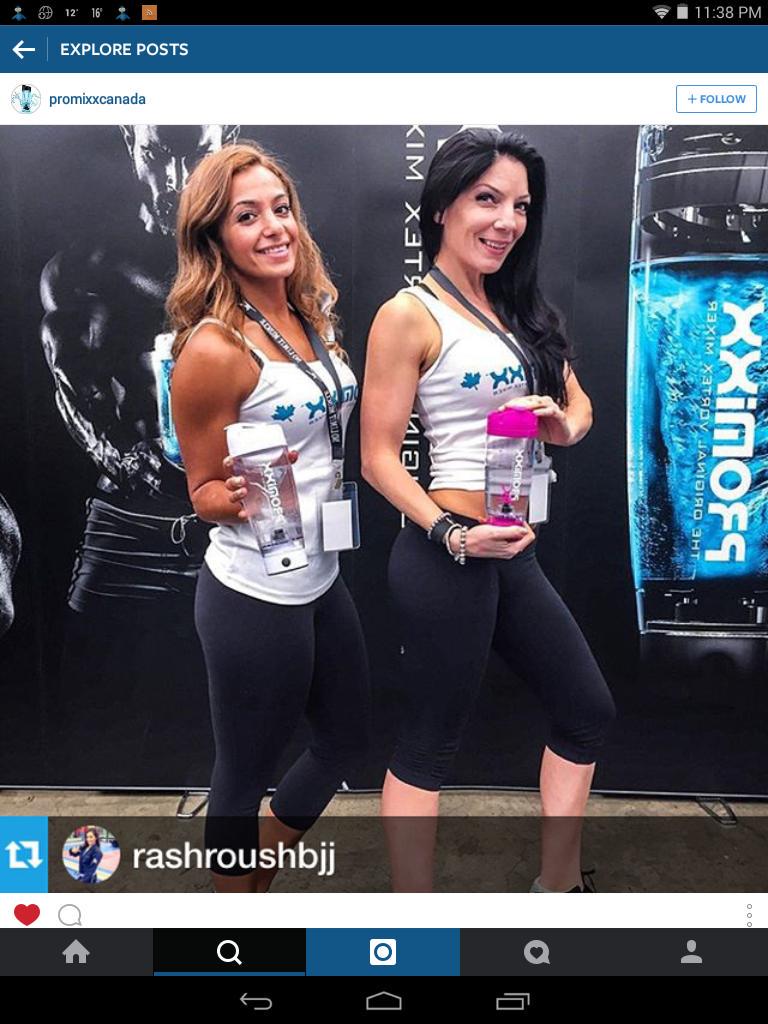 looseink's tweet image. Gotta love @PromixxCan getting some PR from @MindyLouAmbrose during #VanProShow!