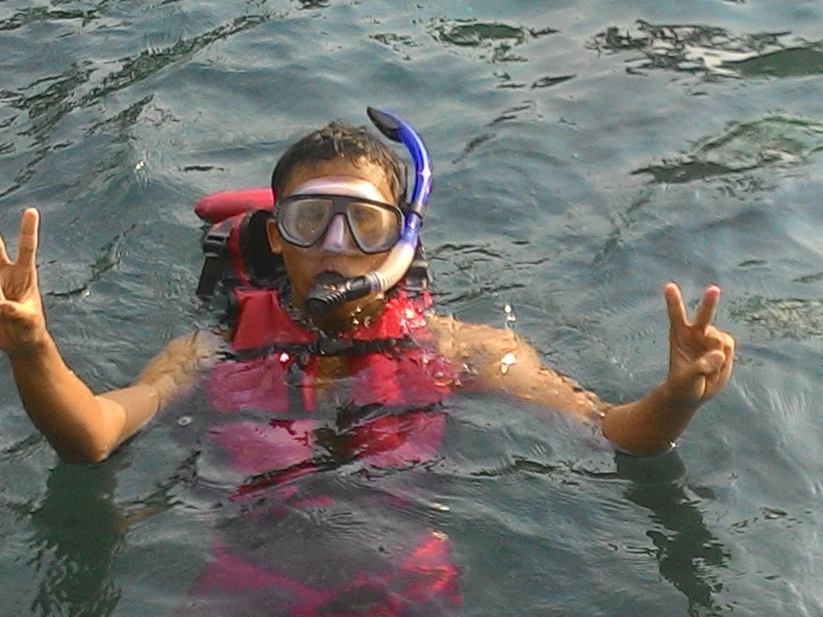 snorkeling dulu :) hehehe my trip, my adventure