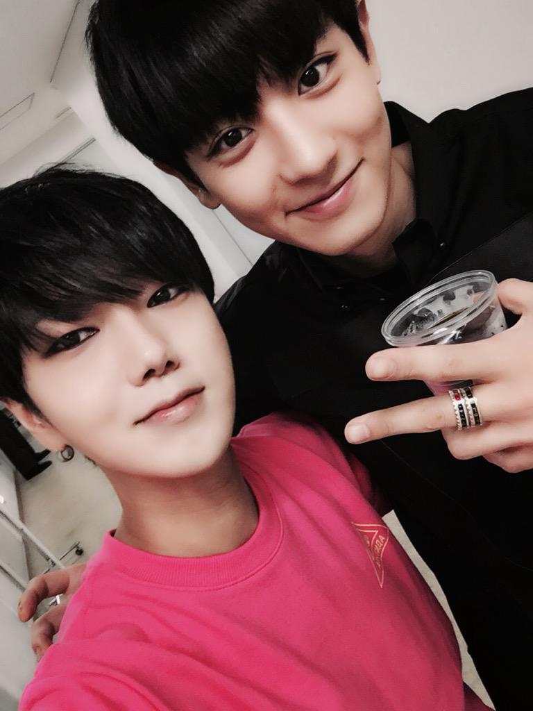 shfly3424's tweet photo. 찬열무김치랑 .. 🍻 #smtown #Osaka #찬열아헬기타자 http://t.co/eXolSSoxjO