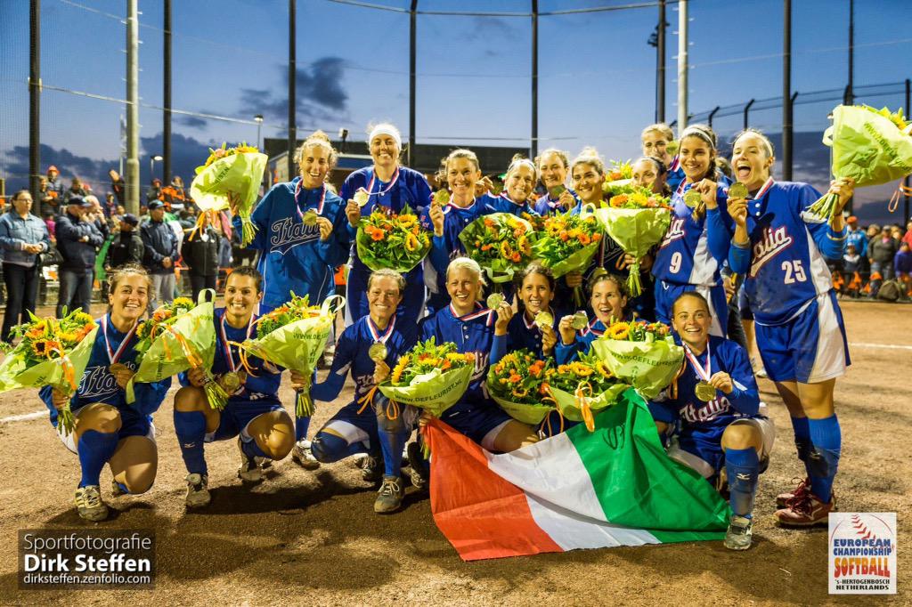 EC Softball 2015 tweet media