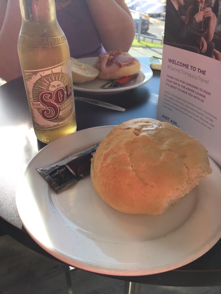 Cunnyuk's tweet photo. Off to see #MickeyMouse Love airport beers #holbobs #florida #anyexcuseforabeer #disney http://t.co/aPLuFlVxWy