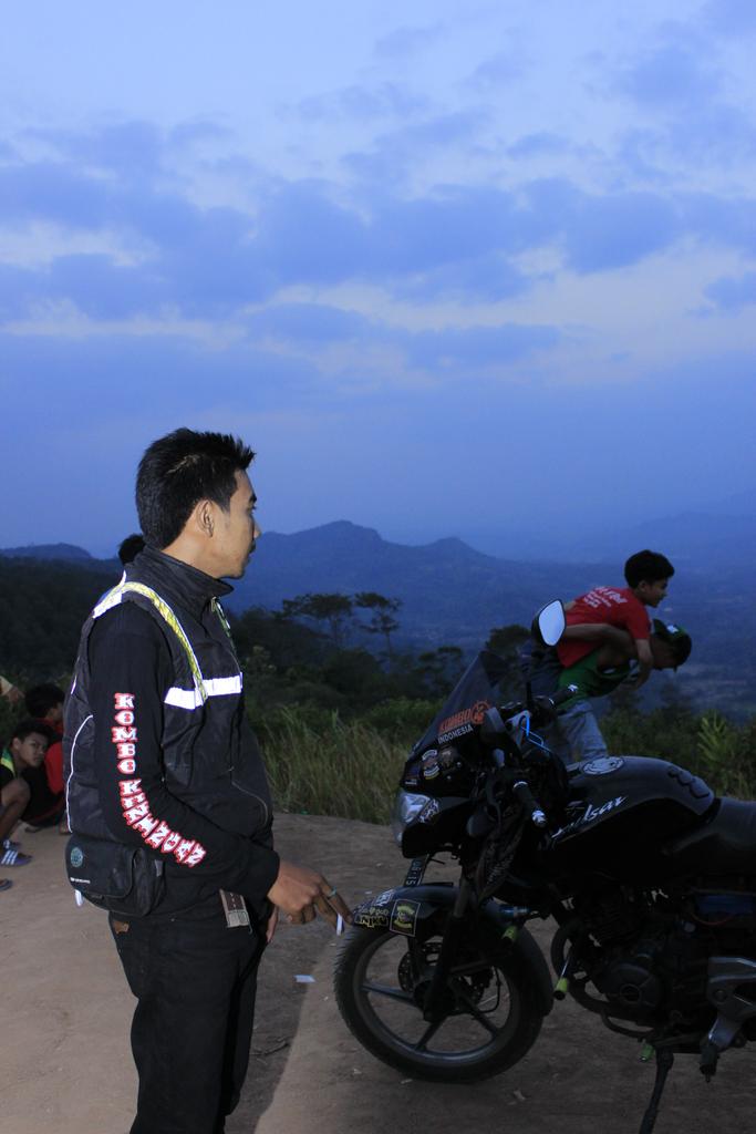 #sunset #paralayang #desa_citangtu 
<a href="/indobangetRTV/">Indonesia Banget</a> @Ciremai_post <a href="/Kuningan_Asri/">Kuningan Asri</a> <a href="/ExploreKuningan/">#Explore_kuningan </a>  @explore_kuningan