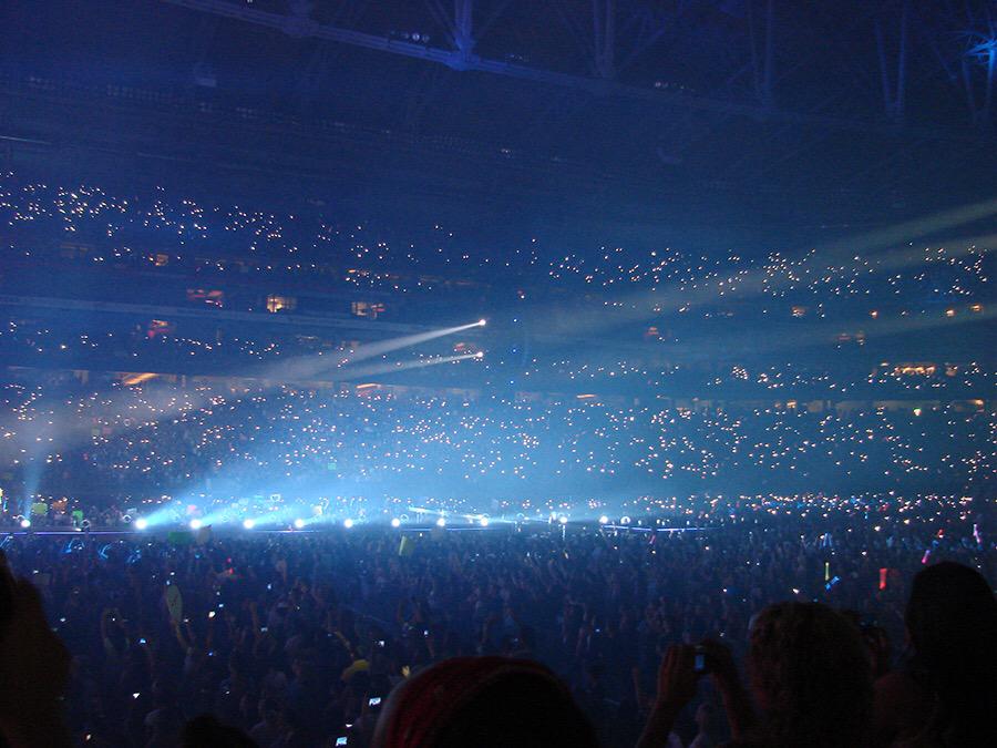 1DInsideReport's tweet photo. RT if you're proud to be a part of this family

#MTVHottest One Direction http://t.co/GqDoxJ4UbN