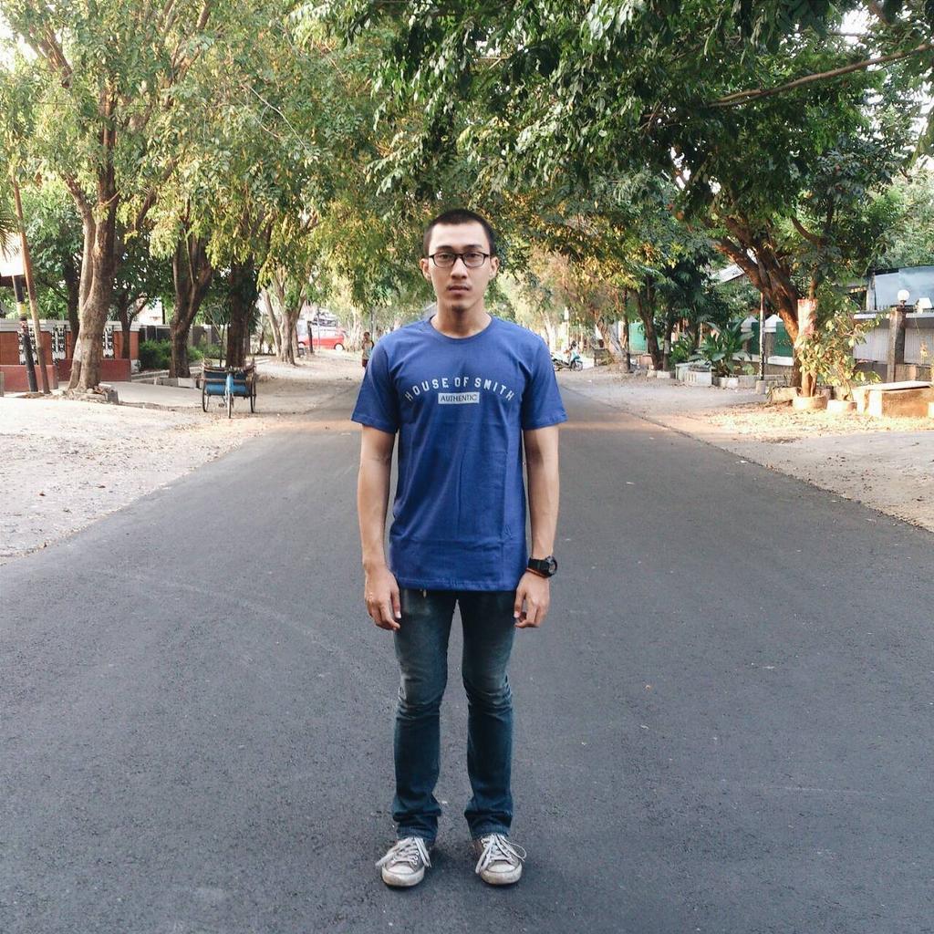 aboutsmithSMG's tweet photo. H.O.S authentic. Colour blue. http://t.co/A6k45ca1Ua