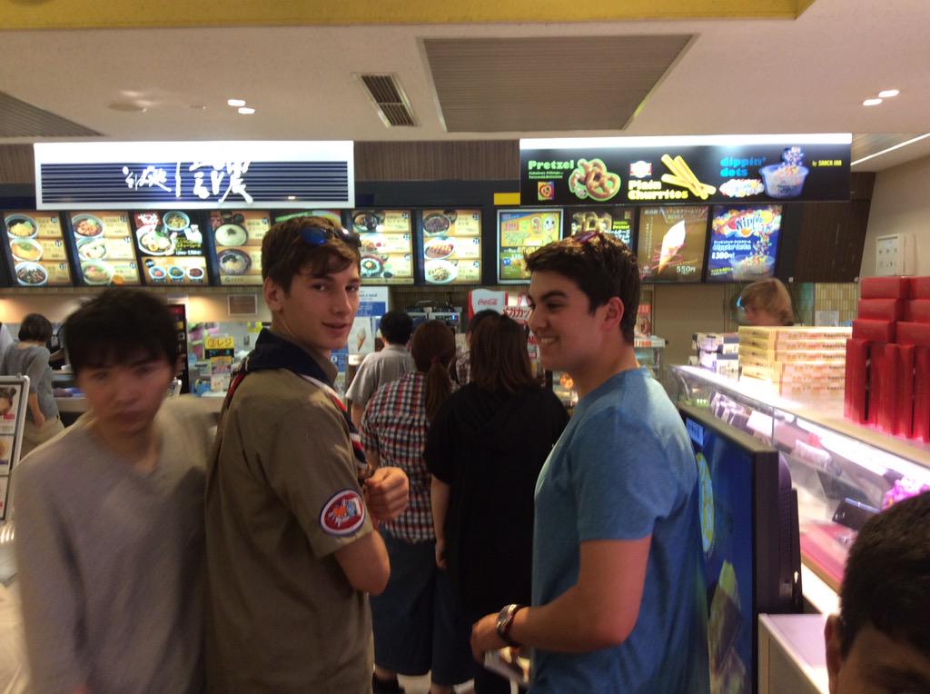 ShirefolkUnit34's tweet photo. First taste of Japanese cuisine and proving that delicious motorway service food is not an oxymoron. #Japan2015 http://t.co/jR96d0Xkyx