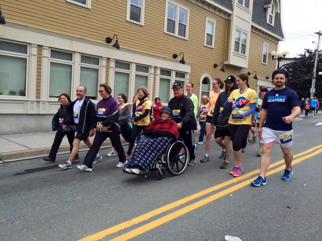 positively4ever's tweet image. 94 year old supported by family finishing Tely 10 @StJohnsTelegram @CityofStJohns @CBCNL @CBCWam @CTVCanadaAM
