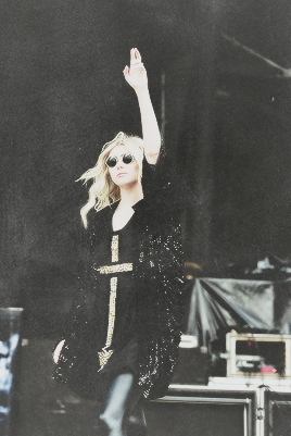Happy Birthday Taylor Momsen! She turns 22 today.

(c)  