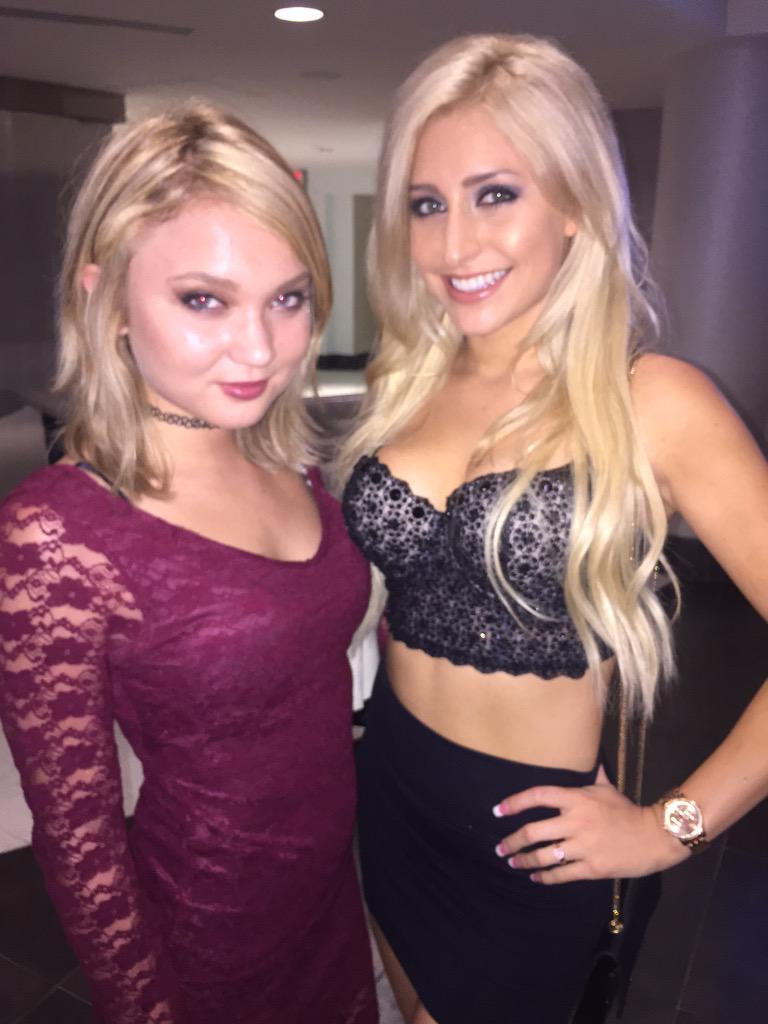 With my babe tonight @ImDakotaSkye #miamibitch http://t.co/Am0V0mPZm8