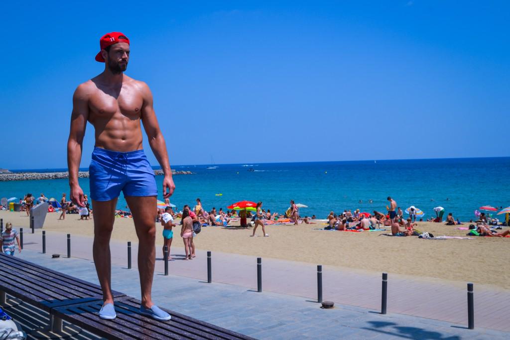 Op het strand in Barca✌️Volg mijn lifestyle:cleannutrition.nl/lifestyle-pakk…