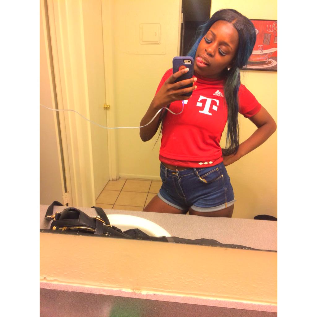 _LulKaee's tweet photo. Bored 😩😩 http://t.co/gC38CSNvP8