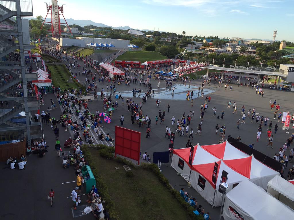 English8HOURS's tweet photo. Fans are enjoying to wait for the night run of #Suzuka8H http://t.co/7HjPQypgEm