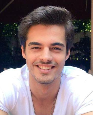 berkatandelisii's tweet photo. #güneşinkızları @berkatan @tolgasaritas 

♣TOLGA güzel gülüyor diyenler RT

♣BERK güzel gülüyor diyenler  FAV http://t.co/mOxNXtimPh