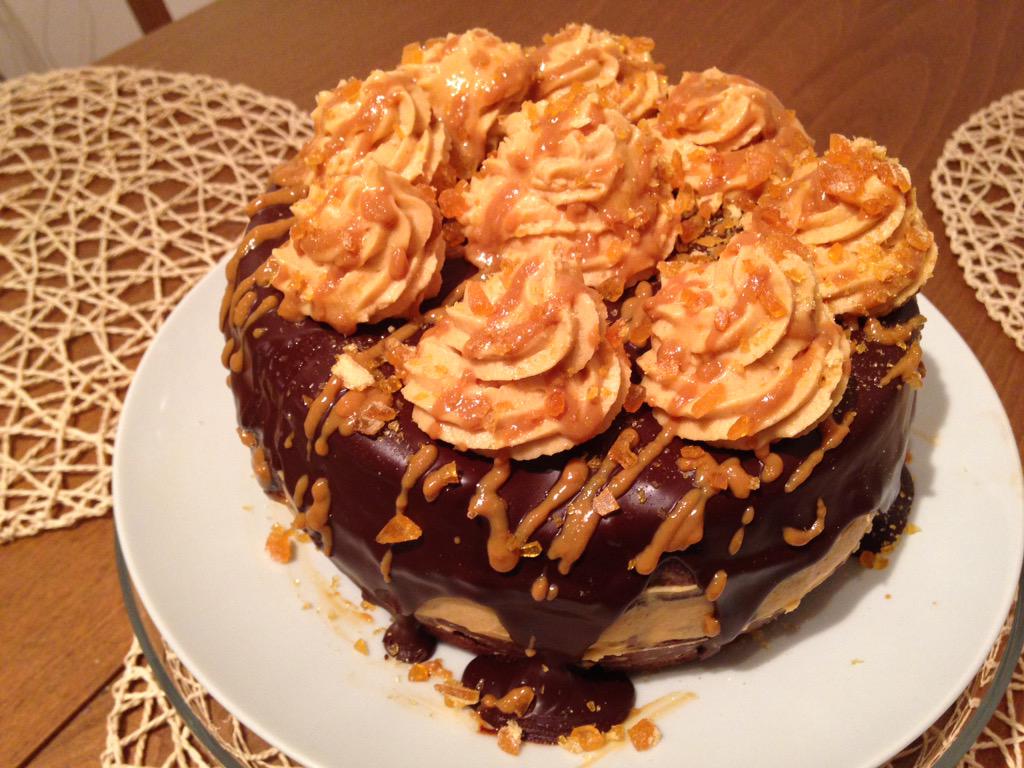 Aileen156's tweet photo. Only two layers, think that's enough with all that sugar!! Couldn't find caramel spread so improvised #tastemagcover http://t.co/u94GH8THbO