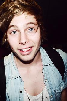 fallingforjeon's tweet photo. How many RTs for fetus Luke Hemmings? 

#MTVHottest 5 Seconds Of Summer http://t.co/y8HPfzlB4I