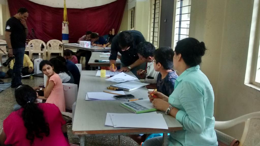 VVerulkar's tweet photo. Calligraphy Master Class by Chaitanya Gokhale. http://t.co/C7QazLJUup
