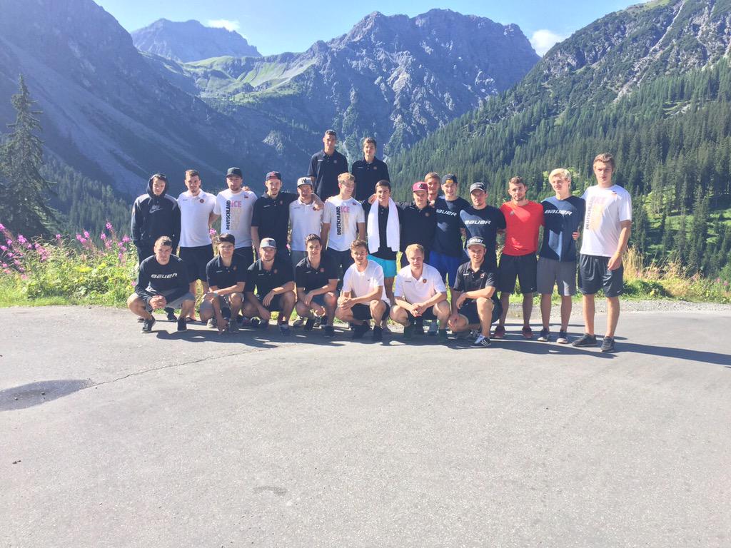 Great week with those guys 🇩🇪 #DEB #U20 #arosa #mountainview @DEB_eV <a href="/SLoibl/">Stefan Loibl</a> <a href="/eder_andi/">Bameninghong</a>