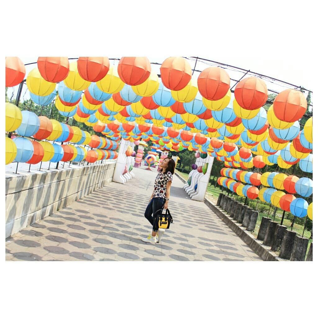 Jogja24Jam's tweet photo. Taman Pelangi Monumen Jogja Kembali.Jgn blg blm prnh ksini gaes! Suasananya asik,apalagi malem.Foto by:nifirasarifin http://t.co/0nSRZdn3tU