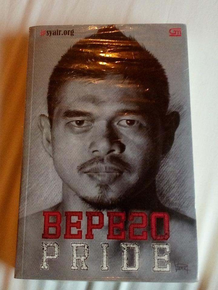 thenekatchef's tweet photo. Selamat membaca.. RT @farizimr: Akhirnya dapet jg #BEPE20PRIDE setelah jauh-jauh nyari ke Cirebon dari Jakarta. Happy http://t.co/O439gBncrB