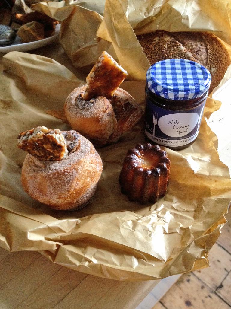 LauraMadeleine's tweet photo. Haul from @HartsBakery #kitchenjumble I am not ashamed. Those buns have CUSTARD inside. http://t.co/lwPzH9ps6T