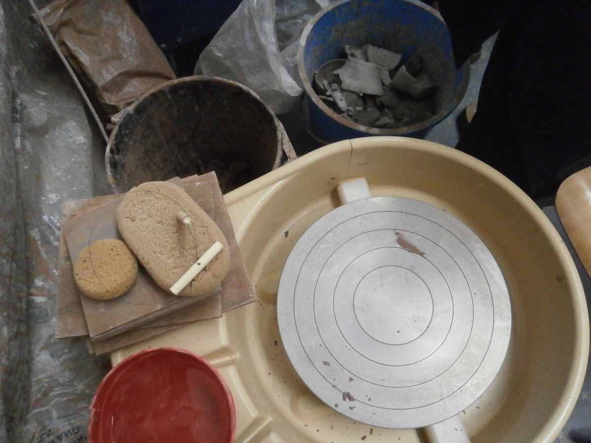 7limespottery's tweet image. #KevinMillward demonstrating at our #ThrowingWorkshop then ready to go