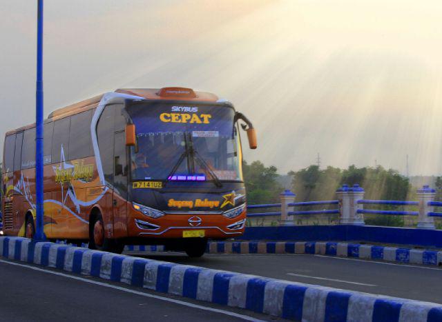 SKLoverz's tweet photo. Selamat malam. Tetap melayani setulus hati♥ @ Ring Road Madiun @SukaFotoBis (pict by: @BagusIndraPrtm ) http://t.co/7HoZudGrN0