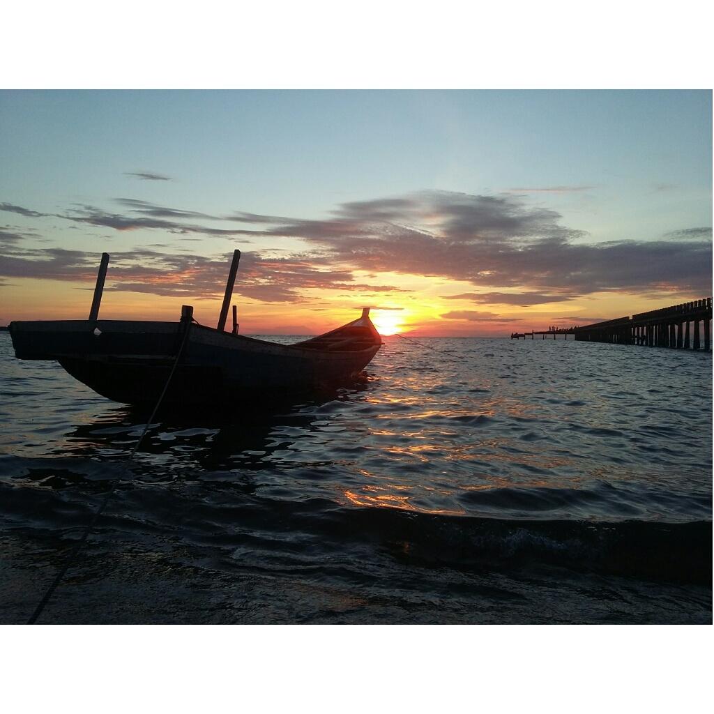 Taufik_alimii's tweet photo. #temajuk #beach #MTVHottest #WILD #kalimantanbarat #sambas http://t.co/ZyU4fK03i5