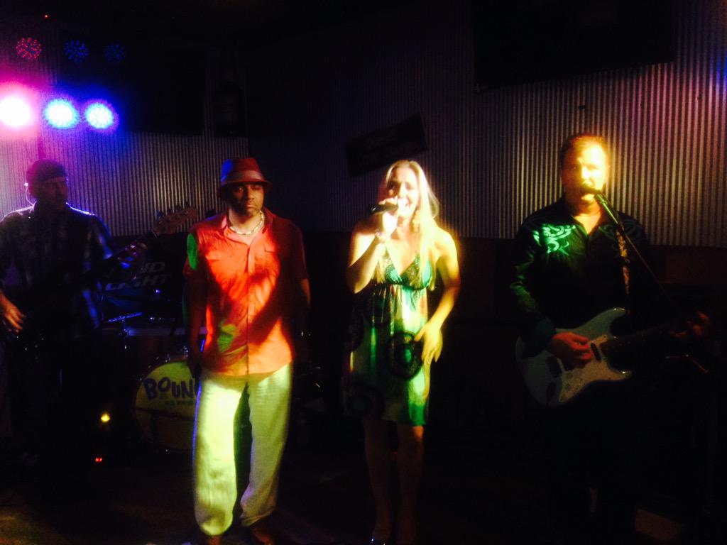 anneclark's tweet photo. @bouncepartyband http://t.co/omNsAsM7mH