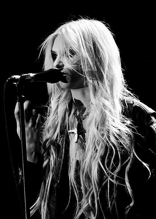 Happy Birthday to our wonderful Queen, Taylor Momsen  