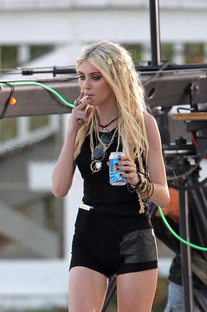 Happy 22nd Birthday to my fav idol, Taylor Momsen you rock gurl! 