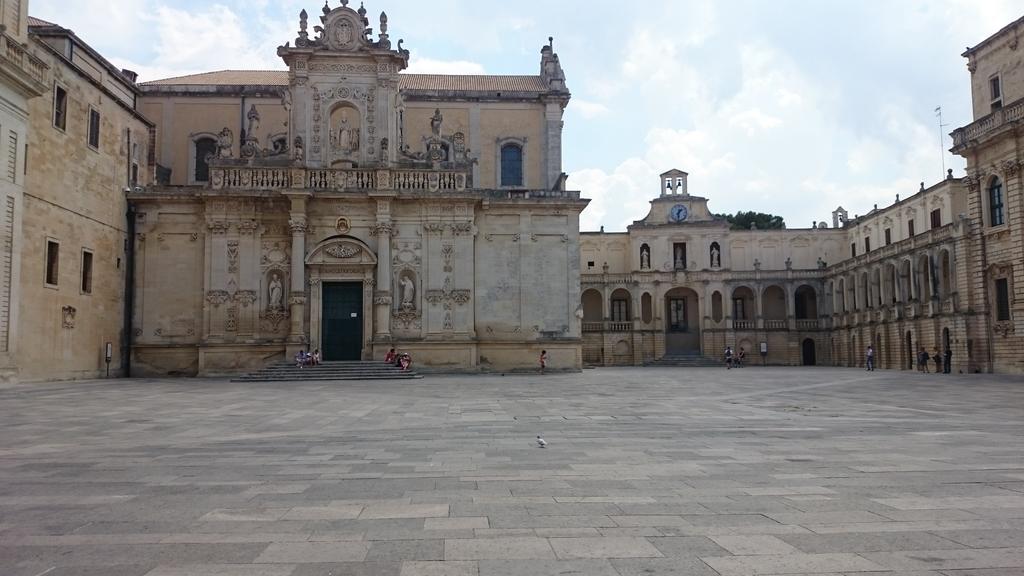 Duomo di Lecce si percepisce la calura. #RoadtoPuglia